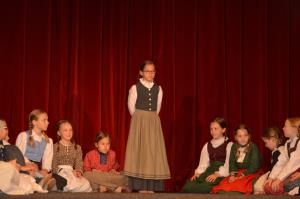 Folklorna prireditev Veseli, razigrani, nagajivi 6